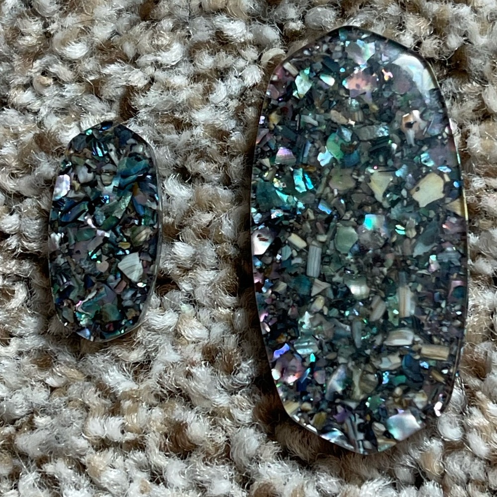 Kendra Scott crushed abalone stones